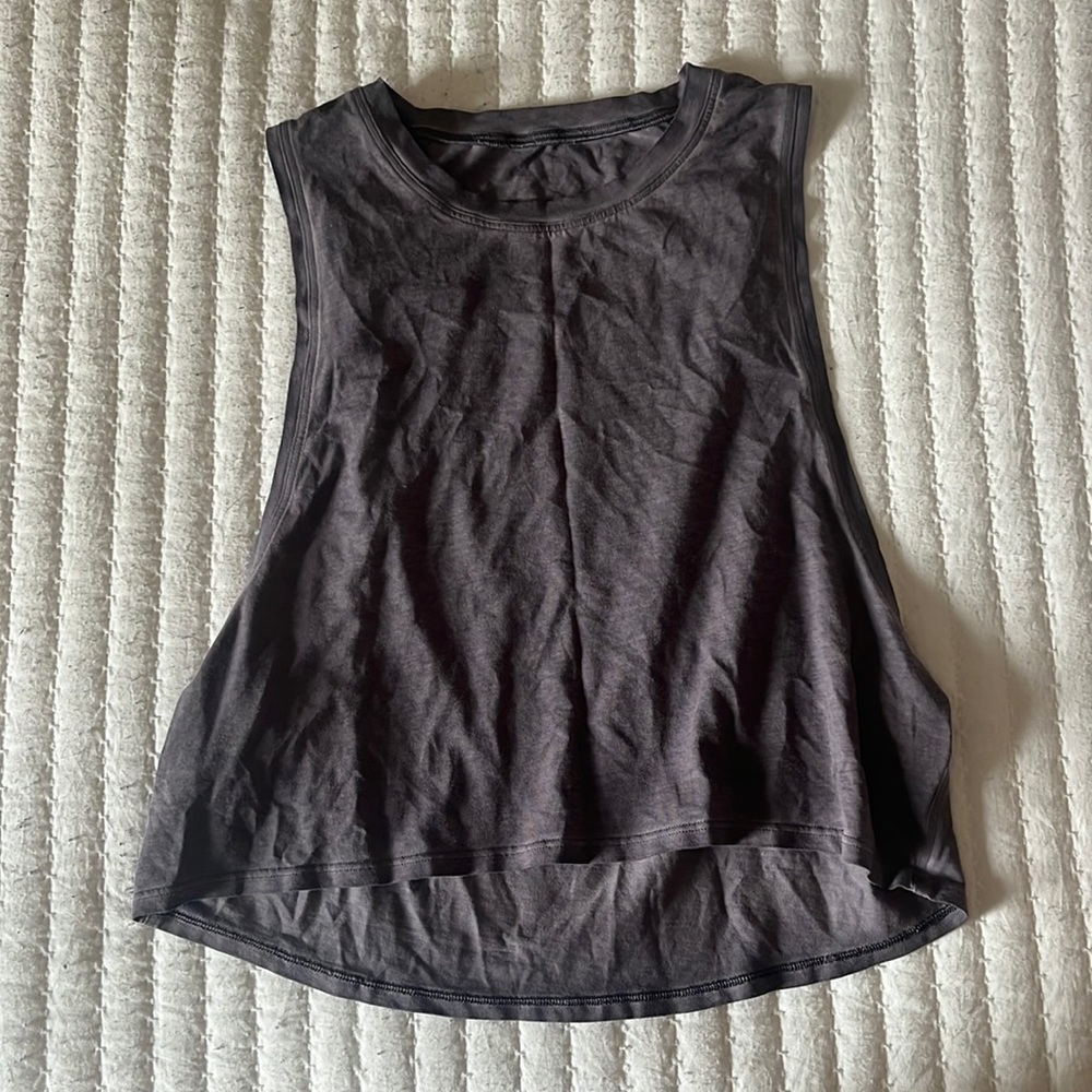 grey cropped lulu tank